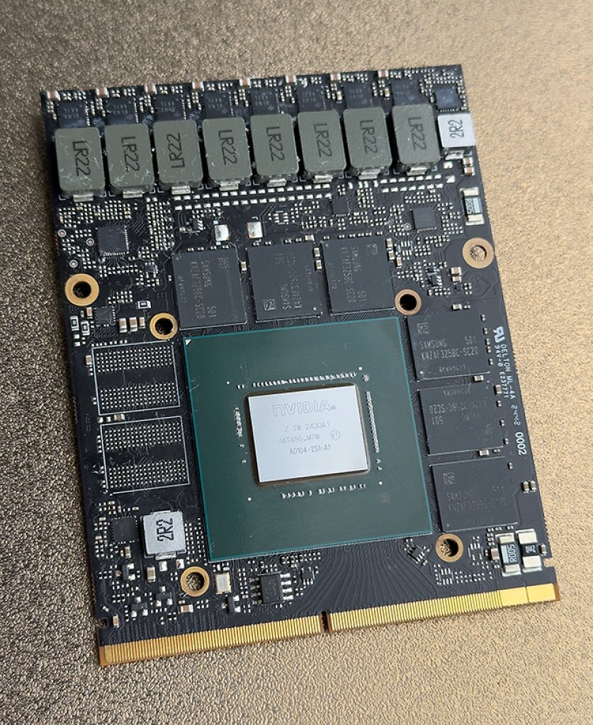 [30/09/2025] Im Wee Beastie kommt die wohl erste Geforce RTX 4070 im MXM-Format zum Einsatz.