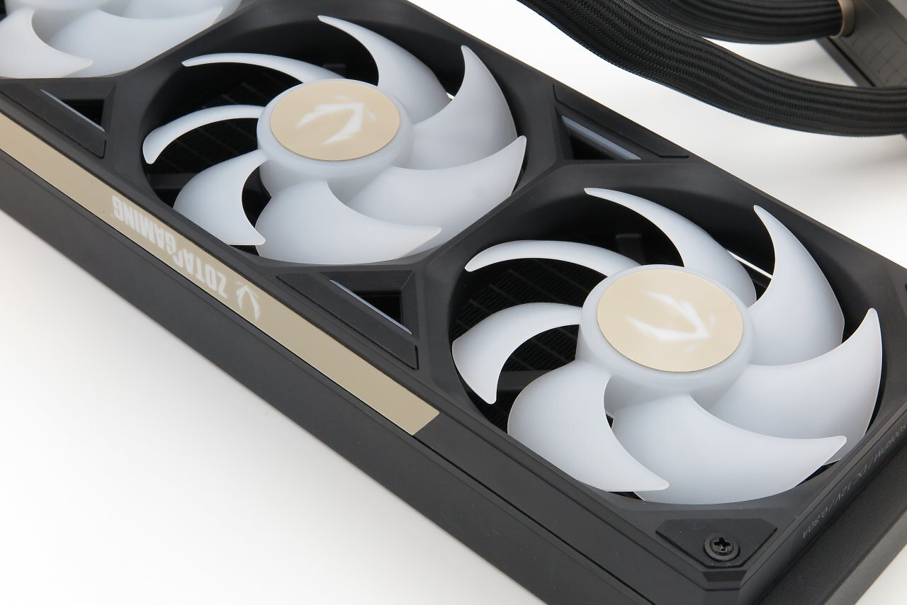 [30/09/2025] Zotac Gaming RTX 5090 Arcticstorm AIO Lüfter