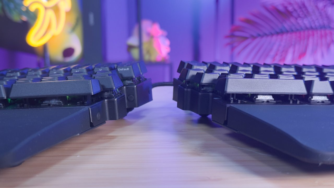 [10/10/2025] Asus ROG Falcata im Test: Ist der Luxuspreis der edlen, ergonomischen Split-Tastatur gerechtfertigt? (14)