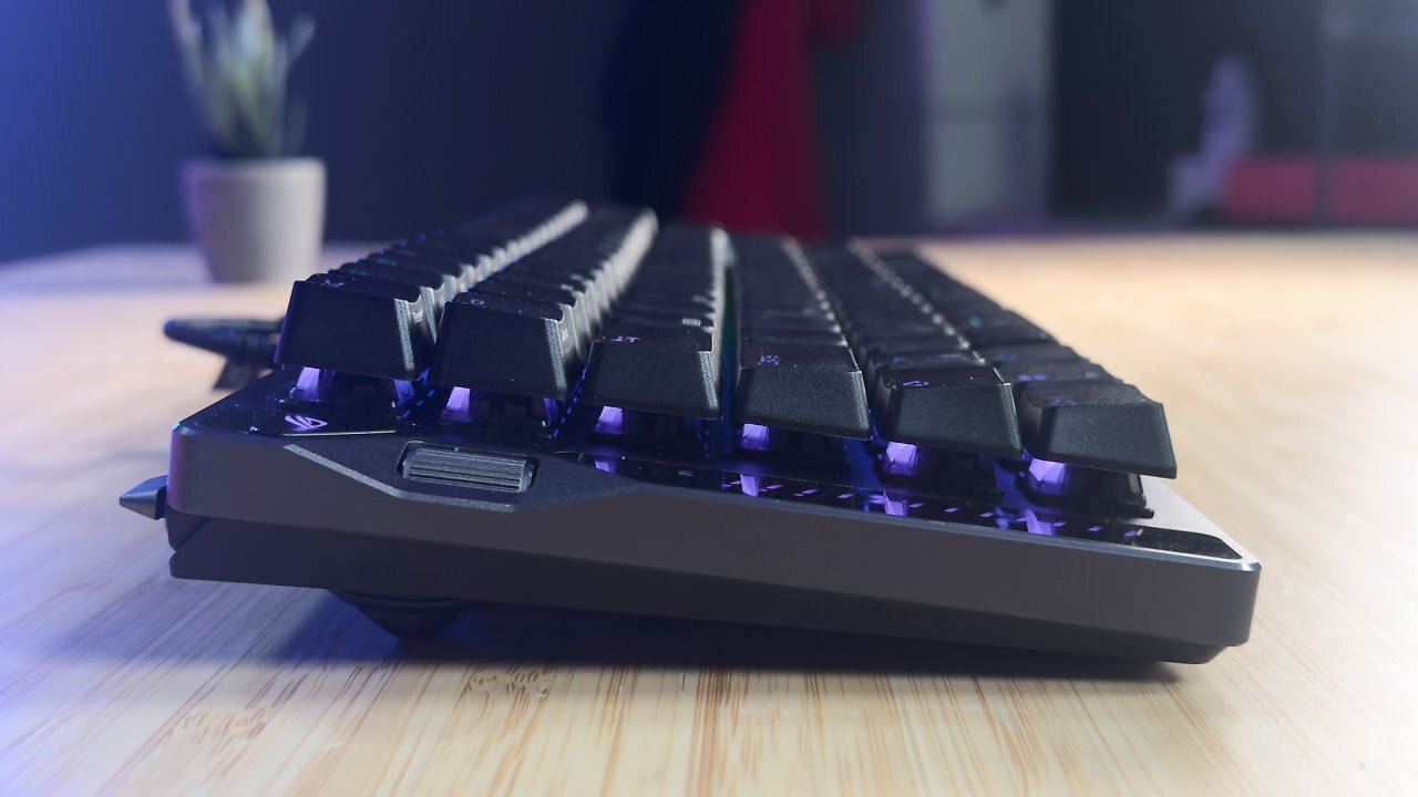 [10/10/2025] Asus ROG Falcata im Test: Ist der Luxuspreis der edlen, ergonomischen Split-Tastatur gerechtfertigt? (3)