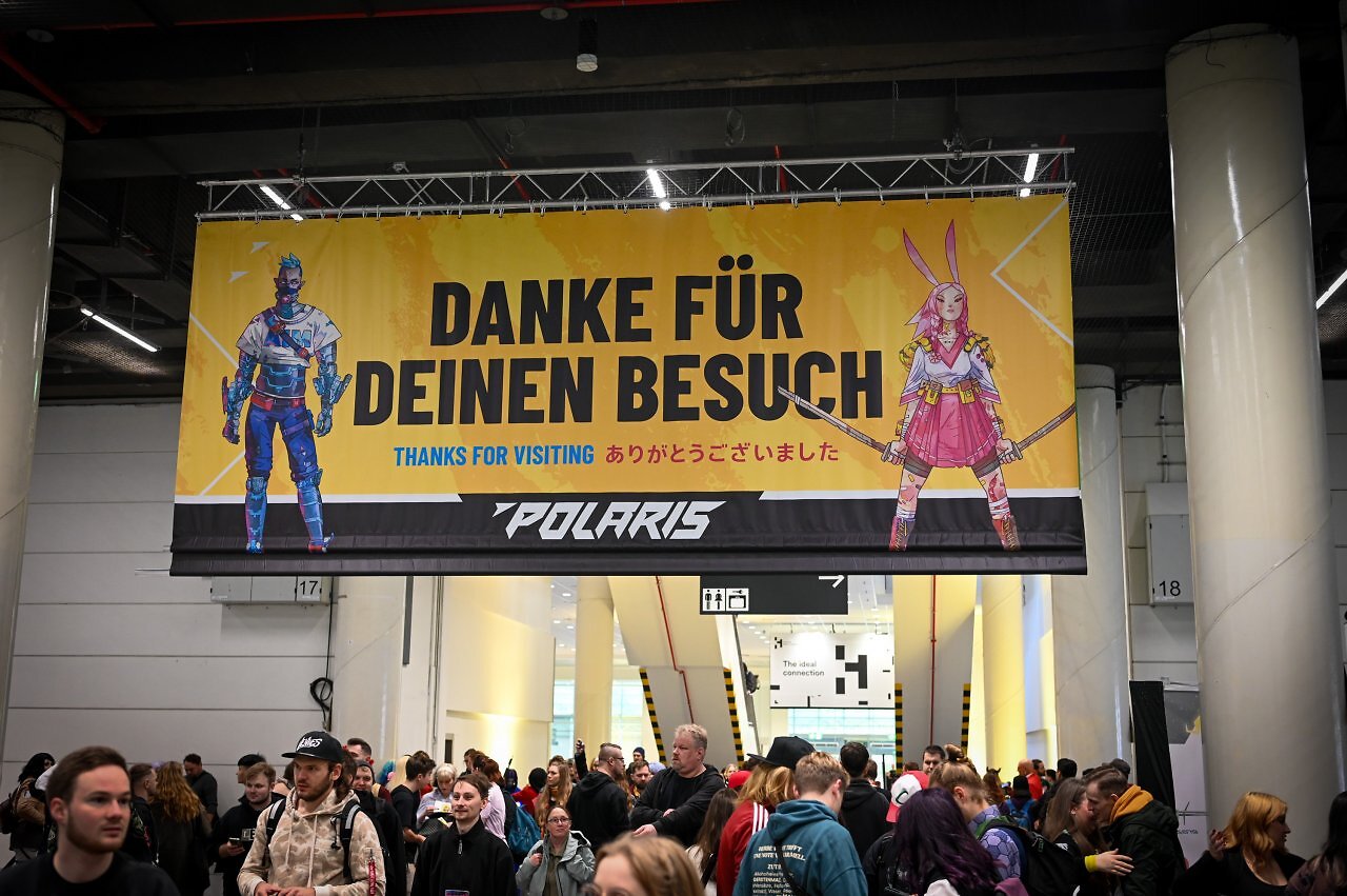 [13/10/2025] In den Hallen war eine entspannte Atmosphäre. Am Samstag wurde es wie erwartet voller als am Freitag. Die Menge der Besucher war allerdings übersichtlicher als auf der Dokomi oder auf der Gamescom.