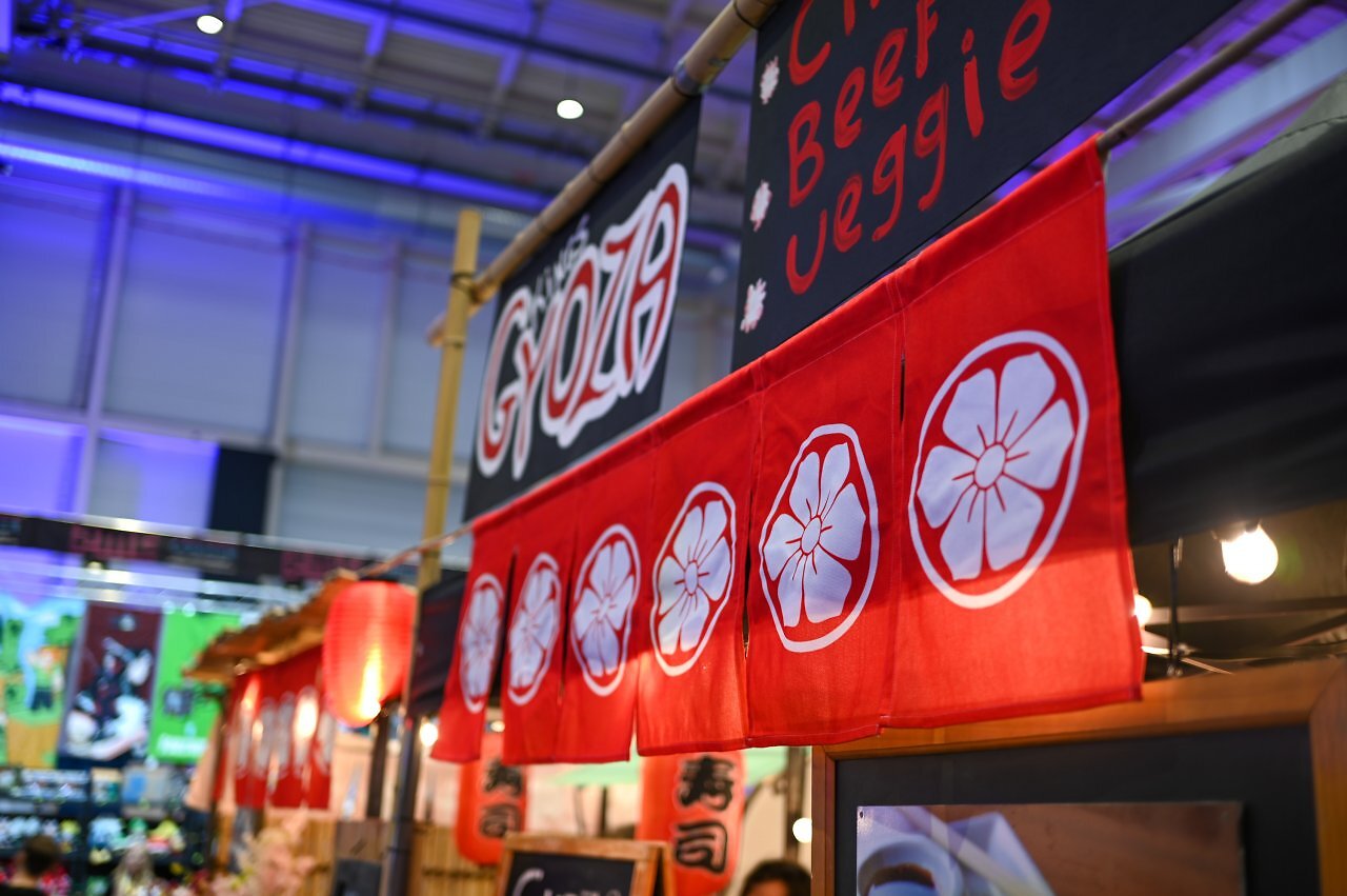 [13/10/2025] Verschiedene asiatische Essensstände und Foodtrucks haben mit ihrem kulinarischen Angebot die Besucher glücklich gemacht.