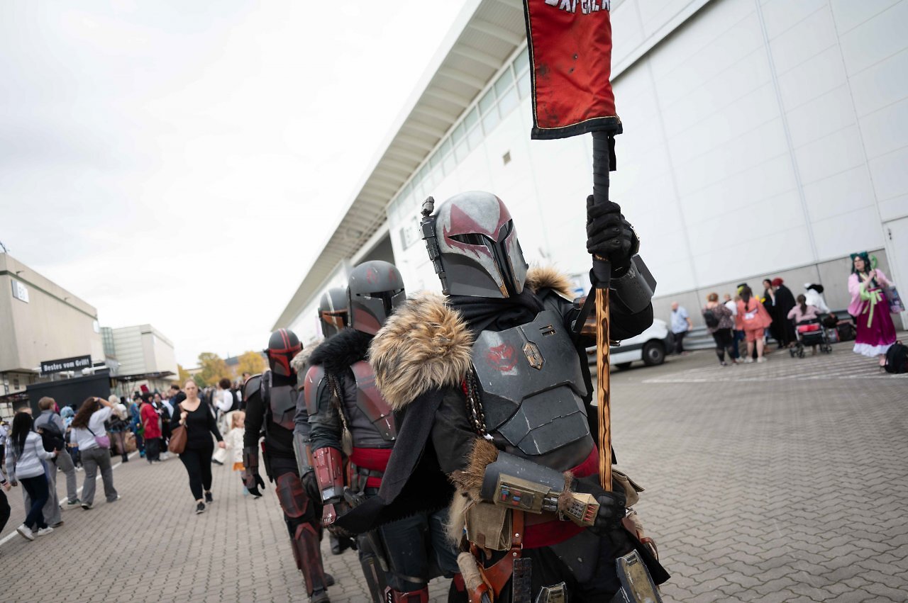 [13/10/2025] Diese Gruppe Mandalorianer war gerade auf dem Weg zum Star-Wars-Fantreffen.
