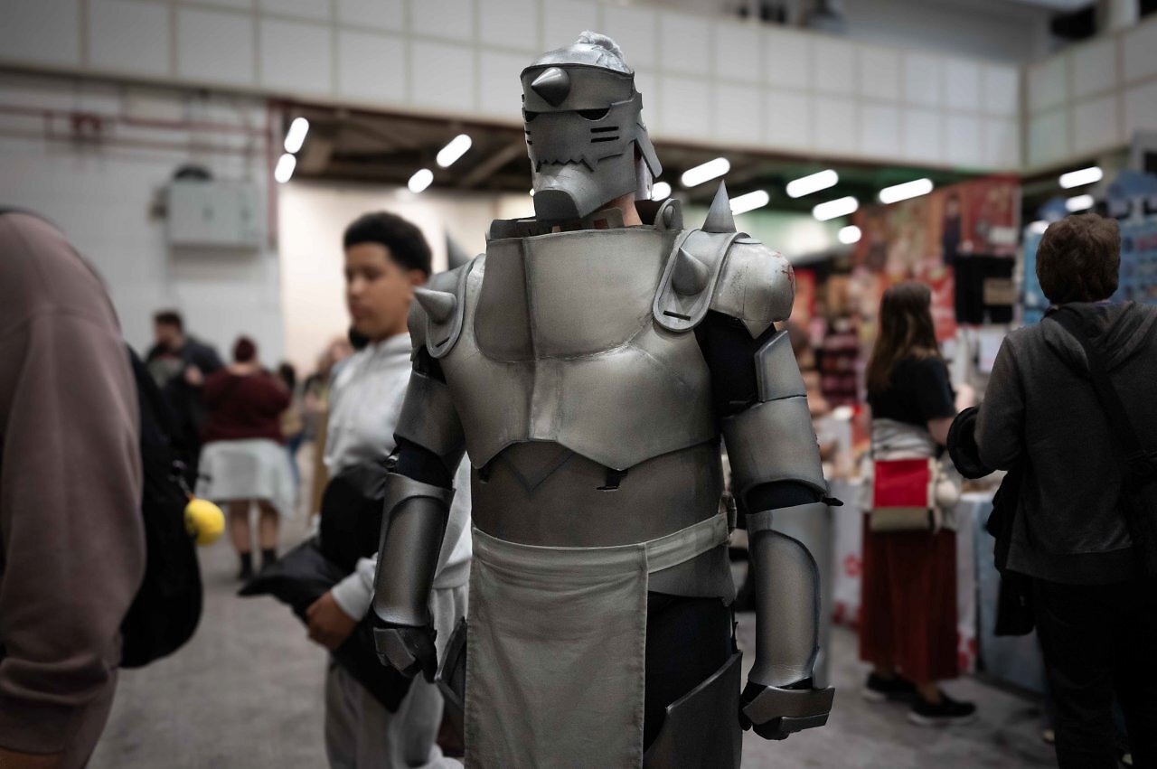 [13/10/2025] Auch in dieser Rüstung aus dem Anime/Manga Full Metal Alchemist steckt eine Menge Arbeit.