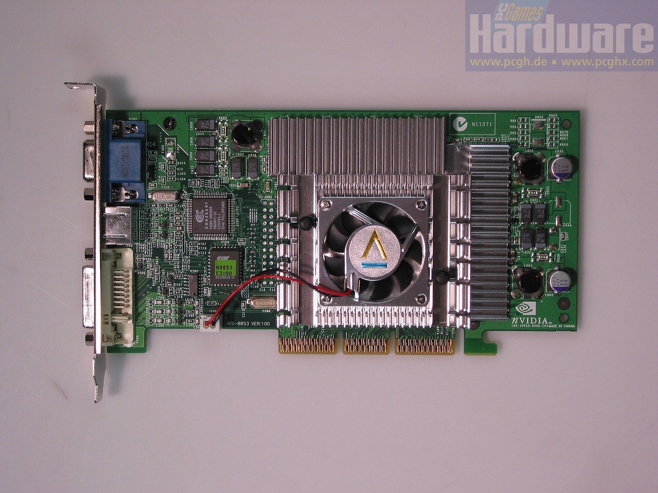 Nvidia Geforce3 Ti 500: Flaggschiff der Geforce-3-Serie &ndash; brachte erstmals programmierbare Shader auf den PC und markierte den Beginn moderner Grafiktechnologie.