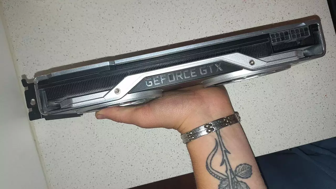 [20/10/2025] GTX 2080 Ti: Weiterer Prototyp aufgetaucht - mit mehr Speicher und Recheneinheiten