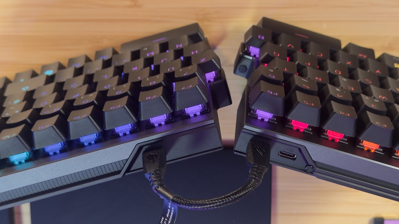[10/10/2025] Asus ROG Falcata im Test: Ist der Luxuspreis der edlen, ergonomischen Split-Tastatur gerechtfertigt? (19)