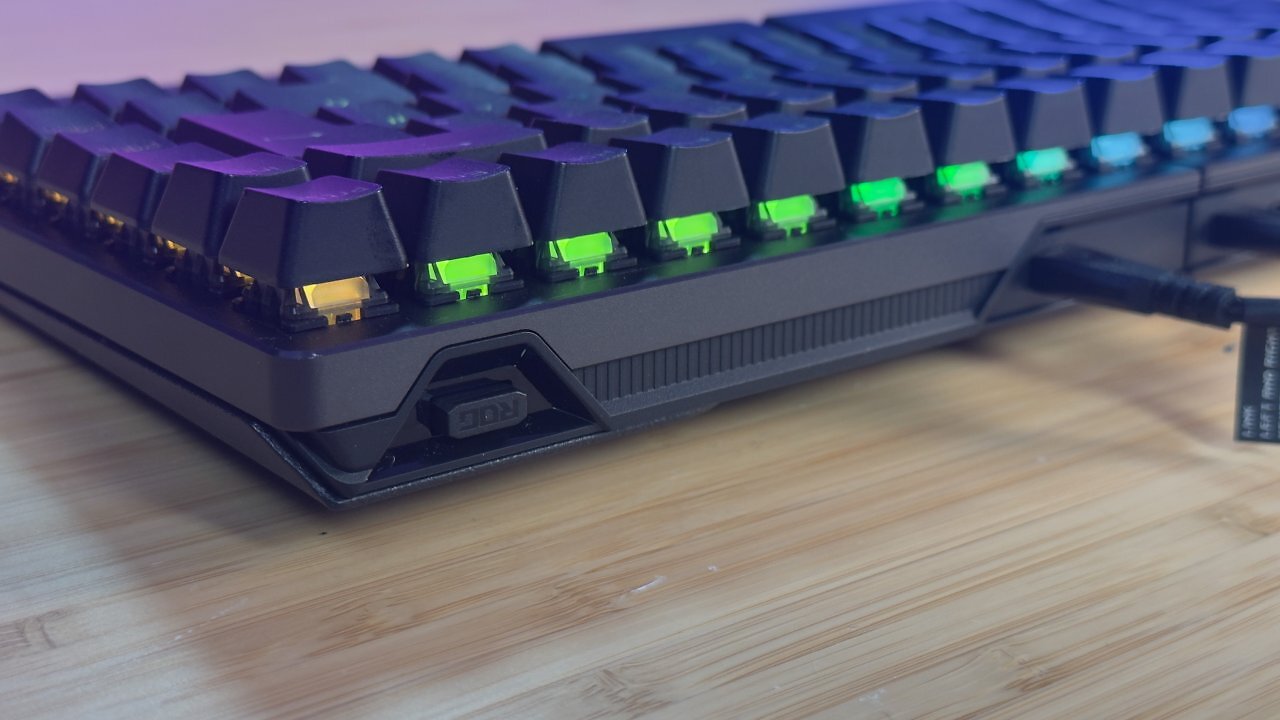 [10/10/2025] Asus ROG Falcata im Test: Ist der Luxuspreis der edlen, ergonomischen Split-Tastatur gerechtfertigt? (21)