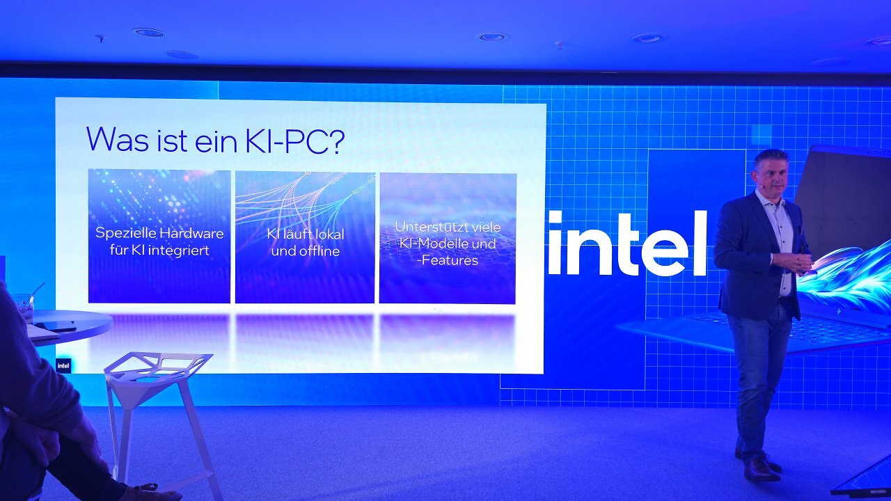 [30/10/2025] Frank Kuypers, Industry Technology Specialist bei Intel, geht auf die Vorteile lokaler AI-Tools und Einsätze gegenüber der Cloud ein. Datenschutz, effizienterer Ransom-Ware-Schutz durch NPU-Scans, Unabhängigkeit vom Netz und andere prominente Beispiele halten da her. Zusätzlich gab es einige Infos zu kommenden Generationen.&nbsp;