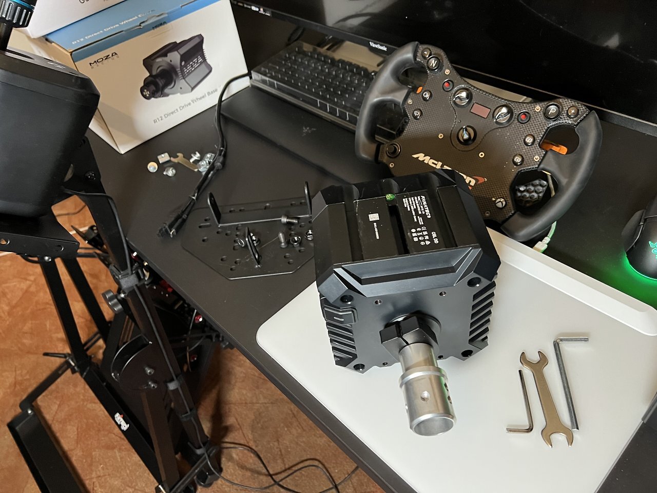 [06/10/2025] Moza R12 + GS V2P Lenkrad im Test: Aufbau Bild 5