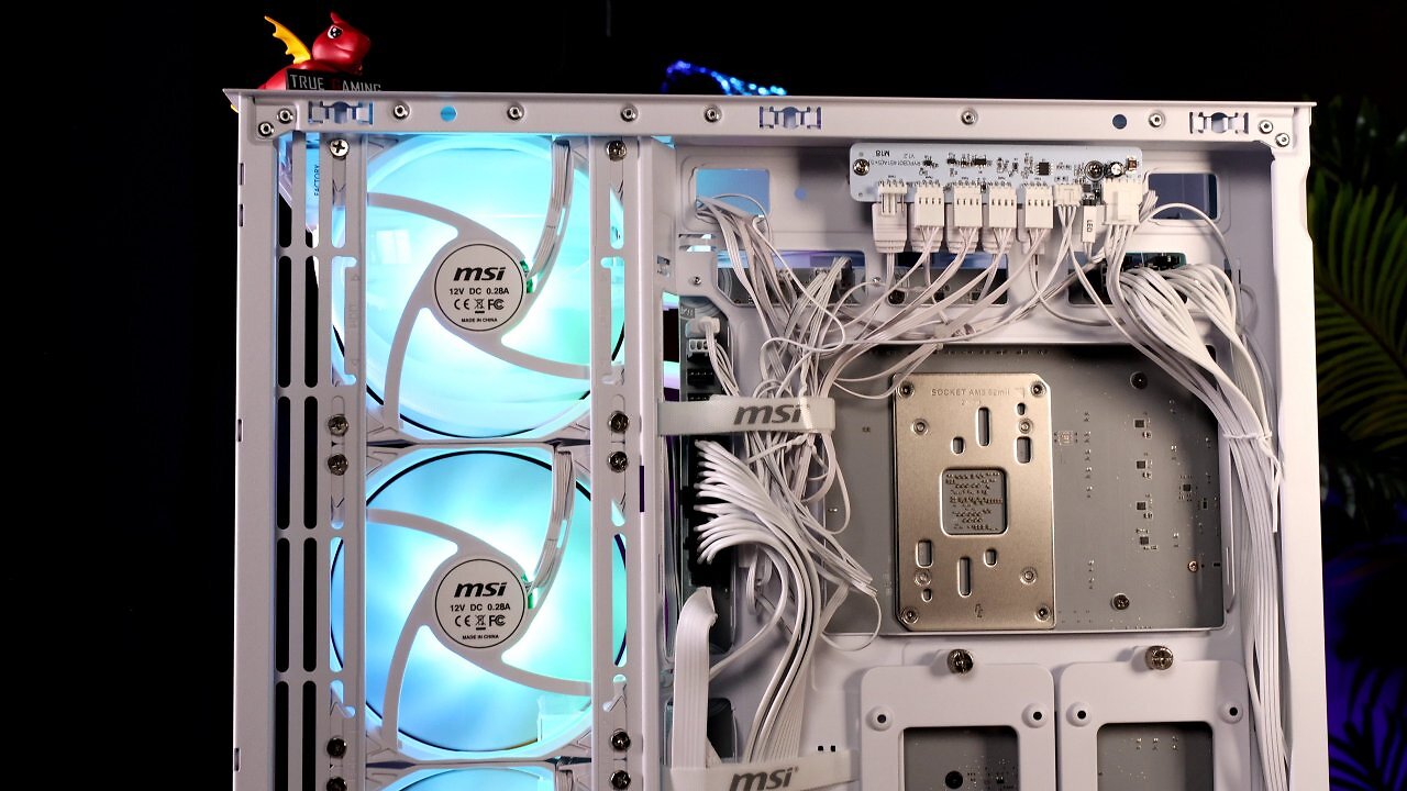 [31/10/2025] MSIs Project-Zero-Komplettsystem bringt frischen Wind ins heimische Setup: Mit Ryzen 7 7800X3D, Geforce RTX 5070 Ti PZ und dem aufgeräumten Project-Zero-Mainboard mit rückseitigen Anschlüssen kombiniert der Komplett-PC starke Gaming-Leistung mit elegantem Design in Weiß!
