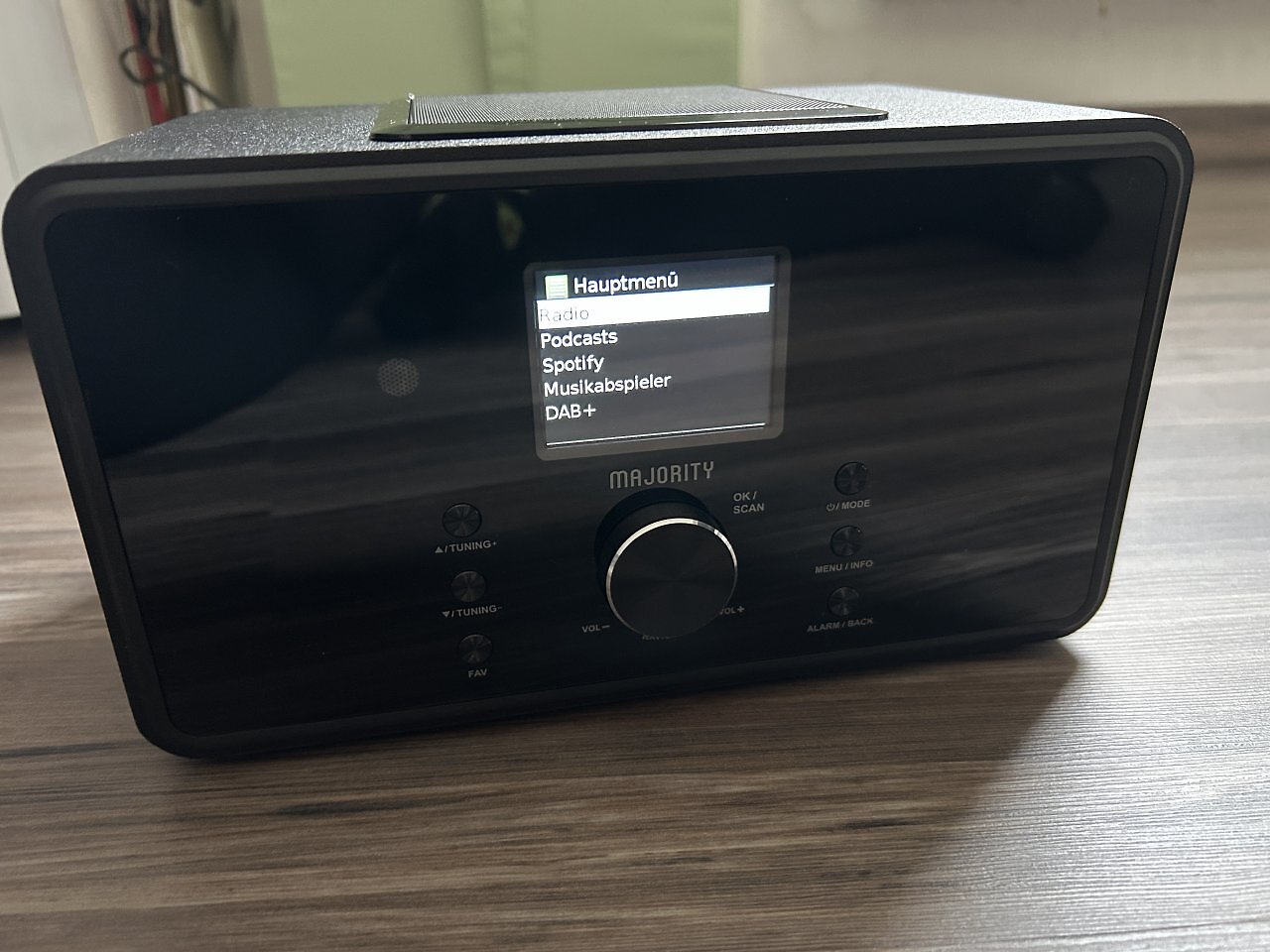 [15/10/2025] Podcast, Spotify, Radio - wer keine App nutzen möchte, findet alles lesbar am Display.