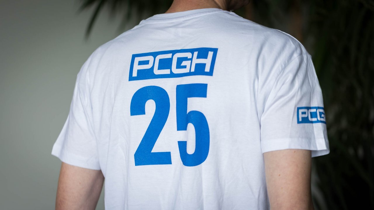 [28/10/2025] PCGH ist 25 Jahre alt, das zeigt auch das T-Shirt.