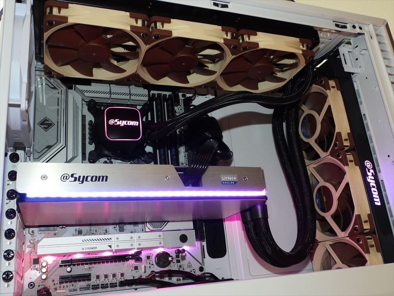 [13/10/2025] Wasserkühlung plus 3× Noctua: Sehr ungewöhnliche Custom-Karte mit Geforce RTX 5090 (2)