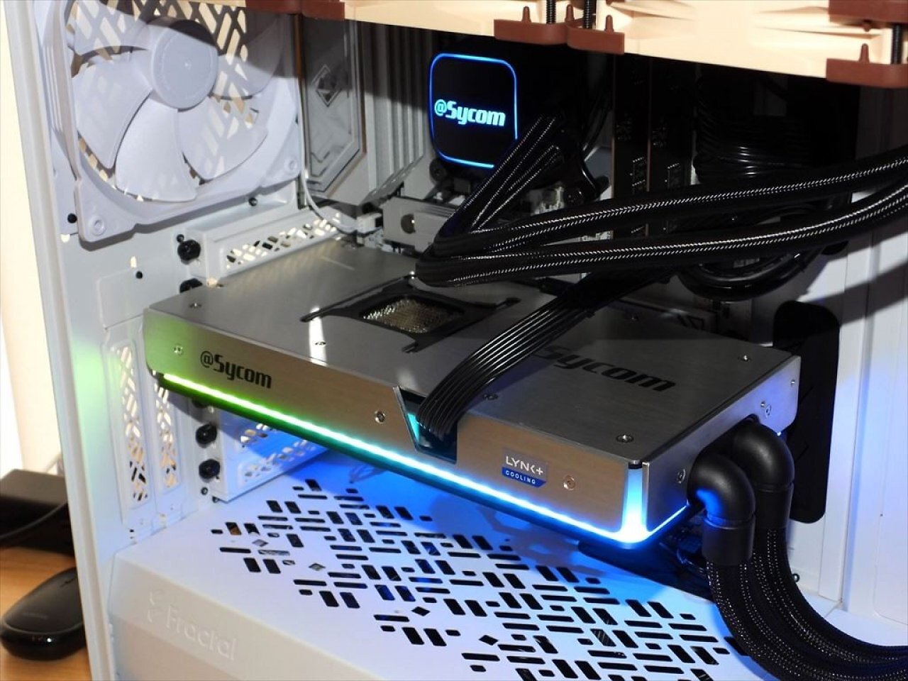 [13/10/2025] Wasserkühlung plus 3× Noctua: Sehr ungewöhnliche Custom-Karte mit Geforce RTX 5090 (1)