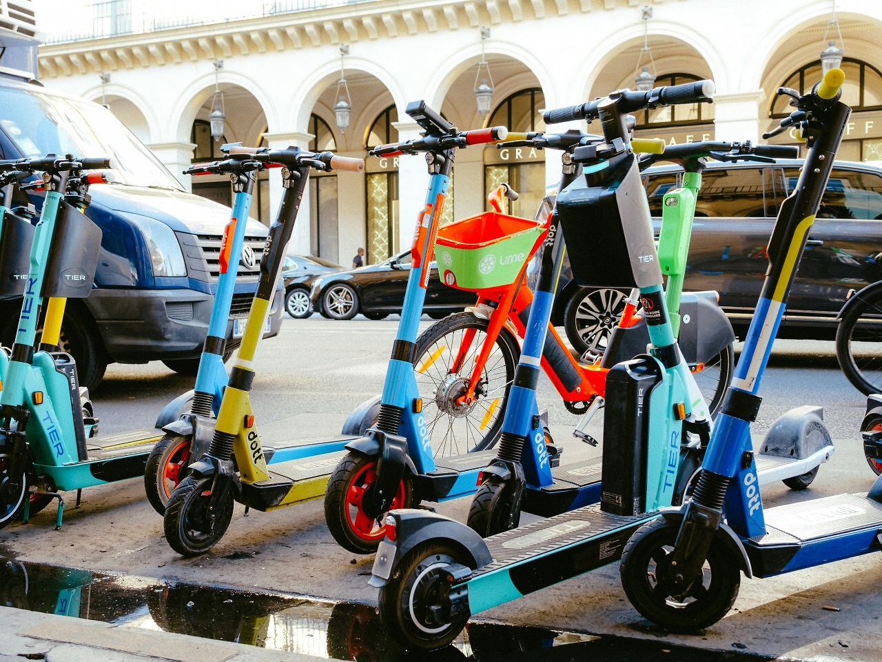[01/10/2025] E-Scooter im Straßenverkehr: Neue Regeln bahnen sich an