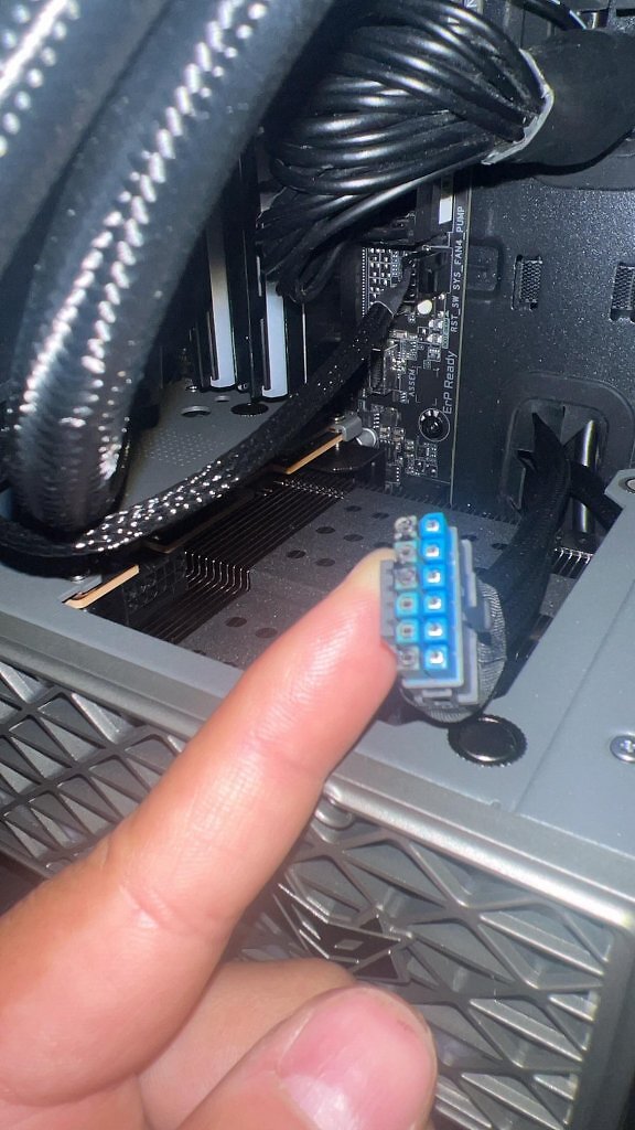 [14/10/2025] Nach ersten Vorfällen bei Nvidia-GPUs trifft das Schmelz-Steckerproblem nun auch AMD-Grafikkarten. Nutzerberichte zeigen: Selbst bei korrekter Installation kann der neue 12V-2×6-Stecker überhitzen - ein Warnsignal für alle PC-Enthusiasten.