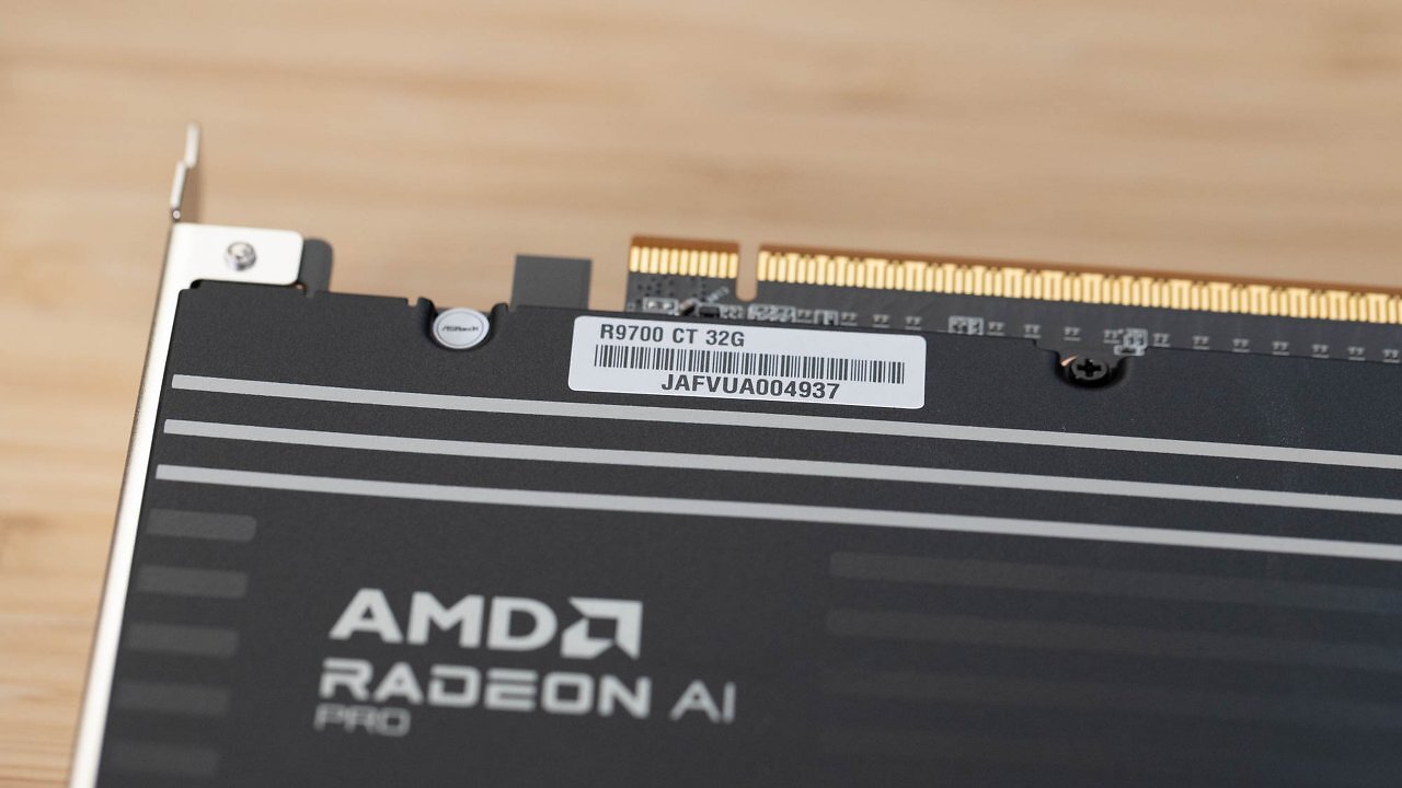 [05/11/2025] AMD Radeon AI Pro R9700 alias RX 9070 XT 32GB im Test: Was bringen 32 GiB Speicher? (5)