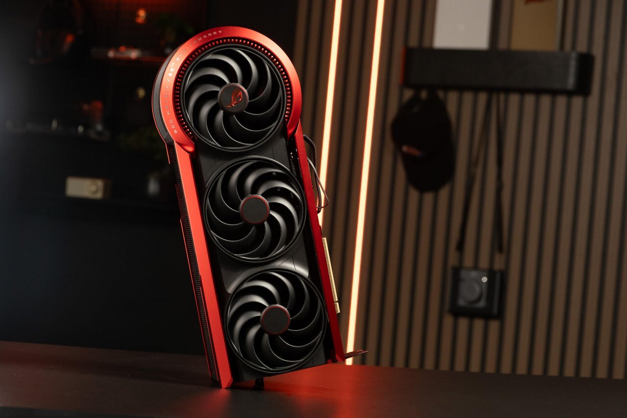 [19/11/2025] Asus bietet die ROG Matrix 5090 in limitierter Stückzahl an. Diese GPU kostet 4.000 Euro und wurde von Roman „der8auer“ Hartung getestet.