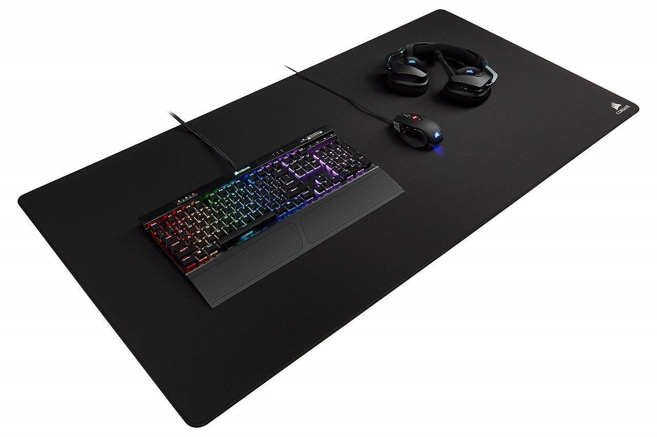 [10/11/2025] Mehr Mauspad geht nicht! Mit dem 122 cm langen und 61 cm breiten MM500 3XL hatte Corsair vor einigen Jahren das größte Stoff-Mauspad im Angebot. der Nachfolger, das Corsair MM500 V2 schrumpft auf 930 × 300 mm.