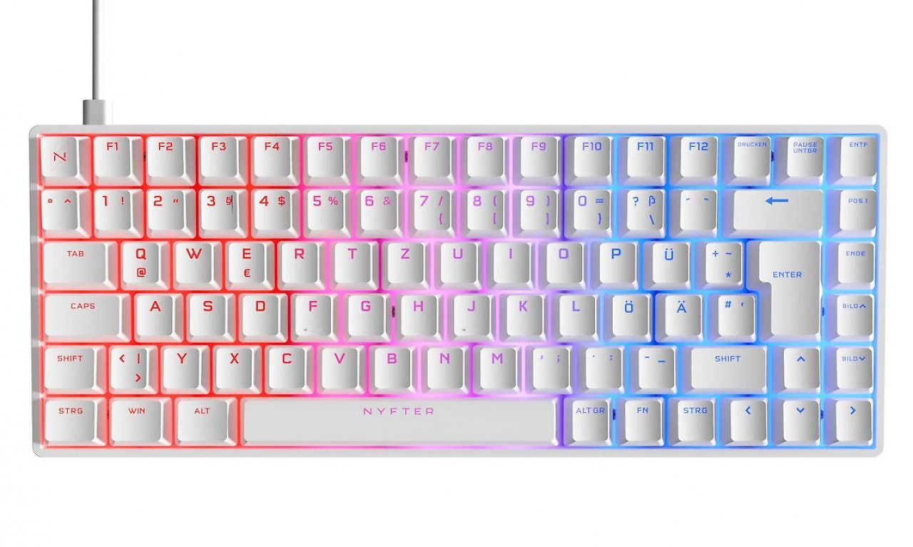 [07/11/2025] Tipp: Die weiße Nyfter Nyfboard Gen2 75% mit vorgeschmierten Gateron GPro 2.0 Yellow Switches passt optisch hervorragend zum Gaming-PC dazu.