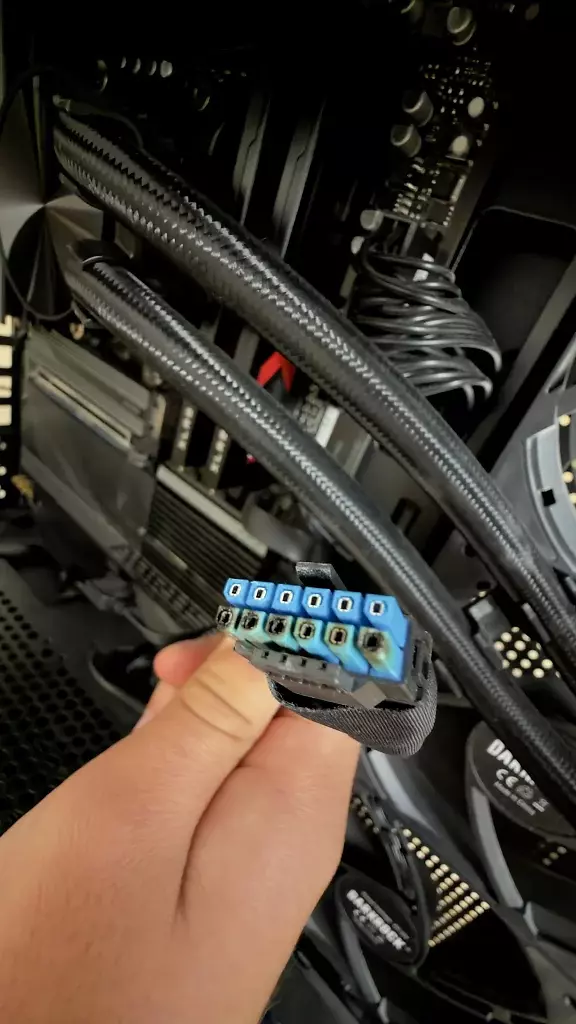 [03/11/2025] Ganze Reihe geschmolzen: Sapphire Nitro+ 9070 XT mit 12V-2×6 schmort durch