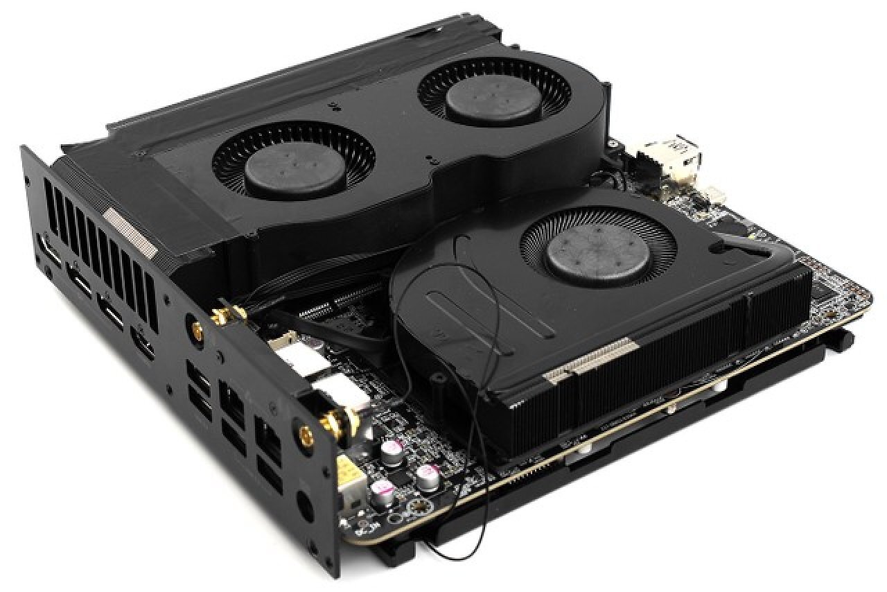 [11/12/2025] Zotac ZBox Magnus: Teardown zeigt ungewöhnliche PCIe-Stromlösung für RTX 5060 Ti (1)