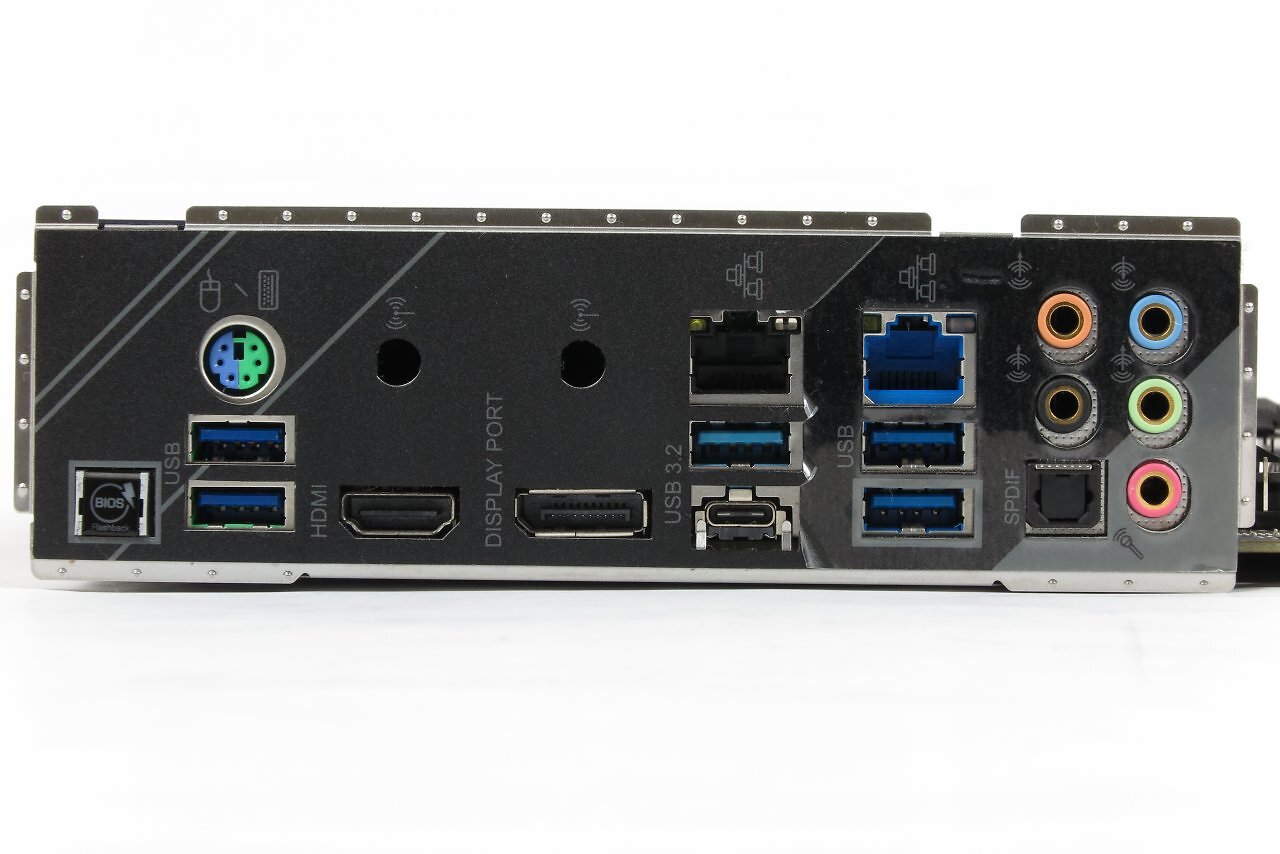 [16/12/2025] Asrock Z690 Extreme: I/O