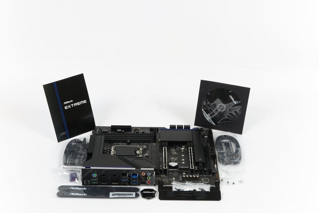 [16/12/2025] Asrock Z690 Extreme: Packungsinhalt (bei unserem Pre-Launch-Sample ohne Packung)