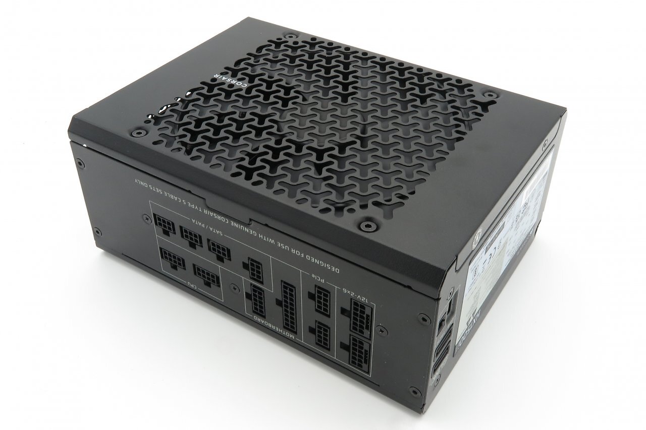 [12/12/2025] Zu sehen: Corsair HX1500i Shift mit 1.500 Watt (RPS0196, CP-9020269-EU, kein 80 Plus). Getestet in Ausgabe 01/2026.