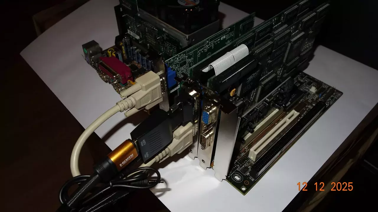 [18/12/2025] Retro-PC: Voodoo 2 SLI mit AMD Athlon Goldfinger (1)