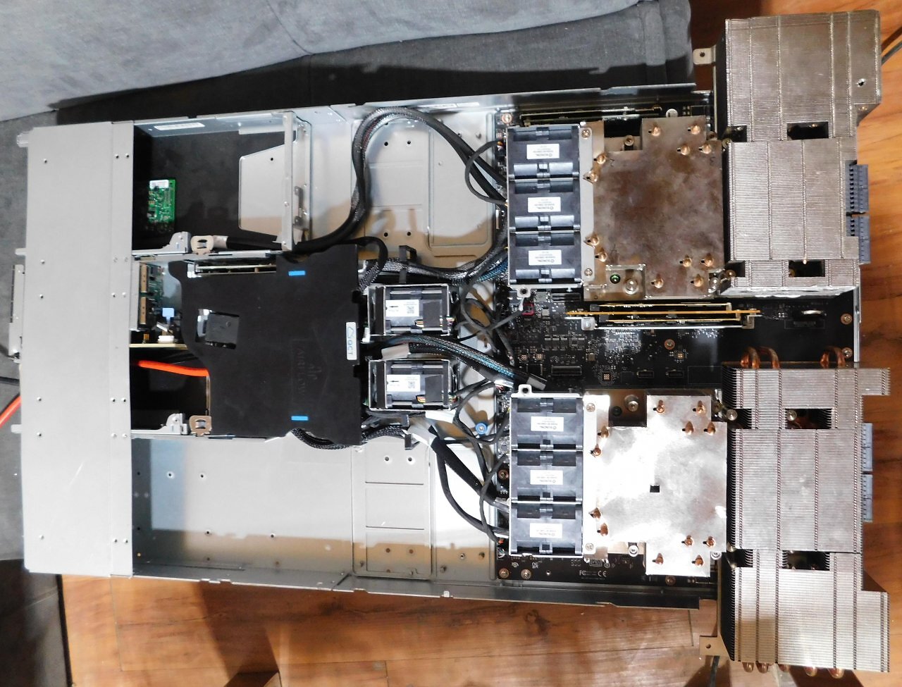 [11/12/2025] KI-Entwickler kauft 80.000-Dollar-Hardware für 7.500 Euro - inklusive 960 GiB DDR5-RAM