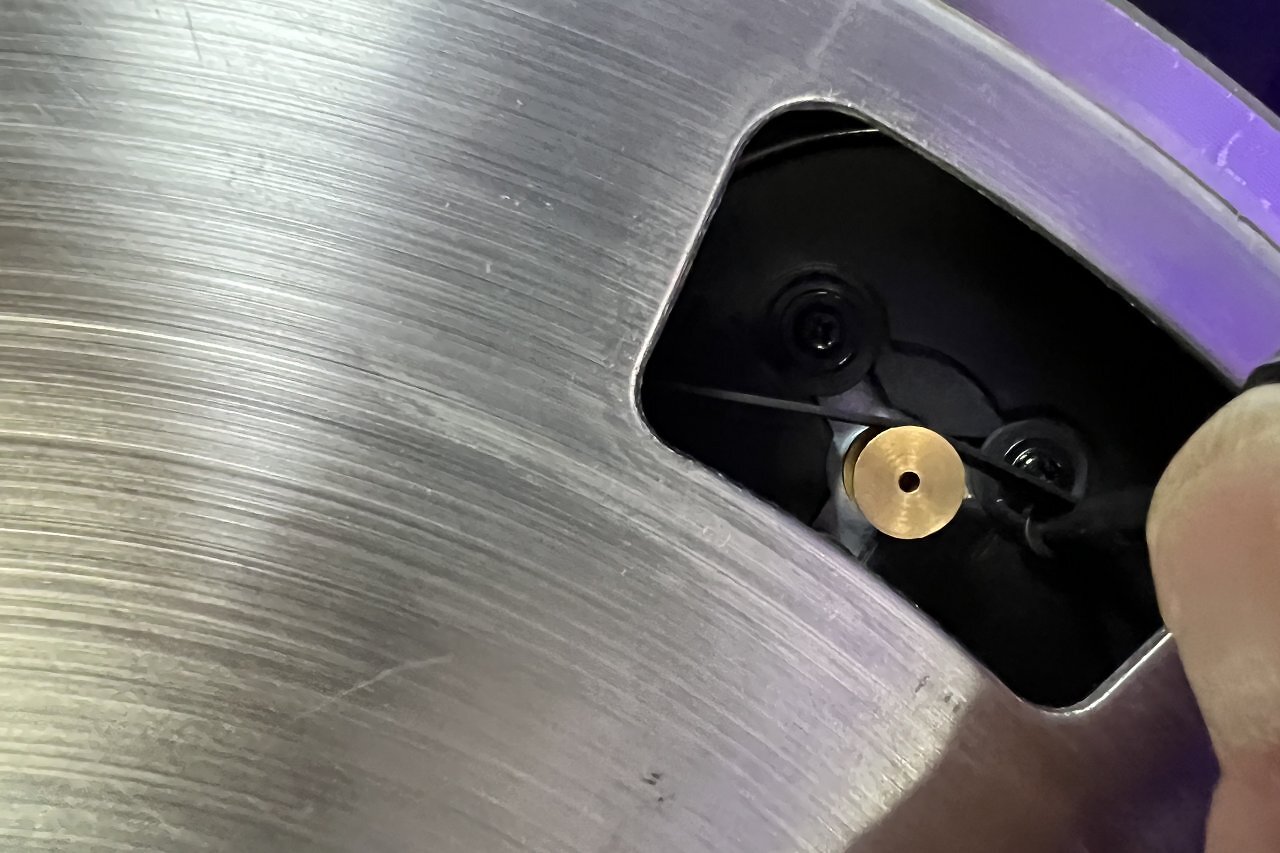 [08/12/2025] Lenco LBT-215: Details Zusammenbau Bild 4