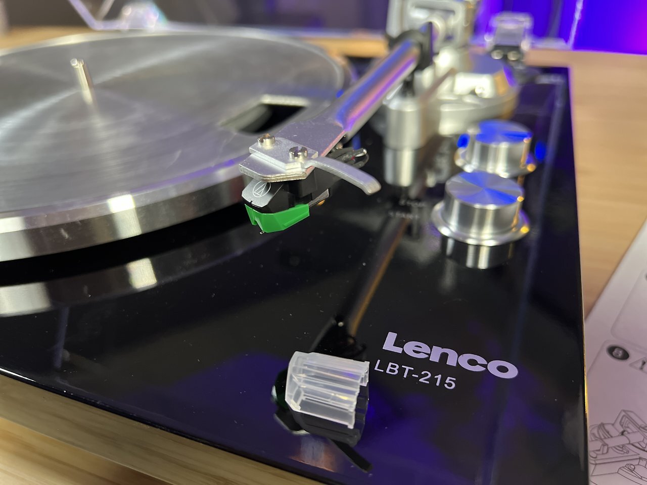 [08/12/2025] Lenco LBT-215: Details Zusammenbau Bild 6