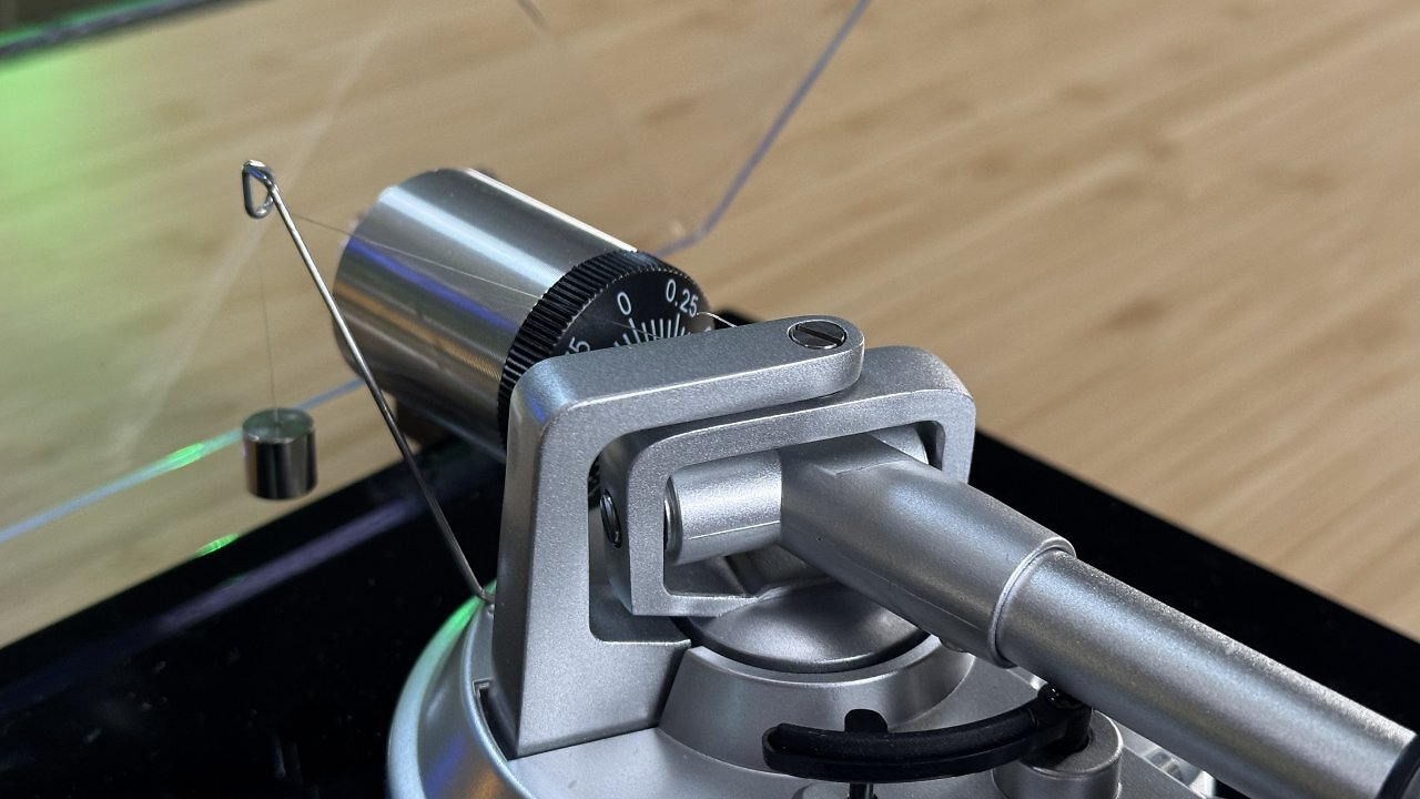 [08/12/2025] Lenco LBT-215: Details Zusammenbau Bild 8