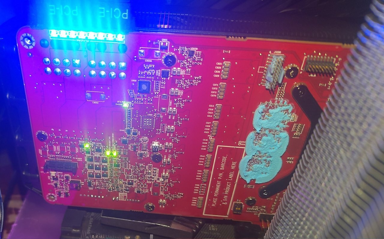 [29/12/2025] Auf dem PCB befinden sich zusätzliche LEDs als Lastanzeige. Diese sind aber funktionslos.