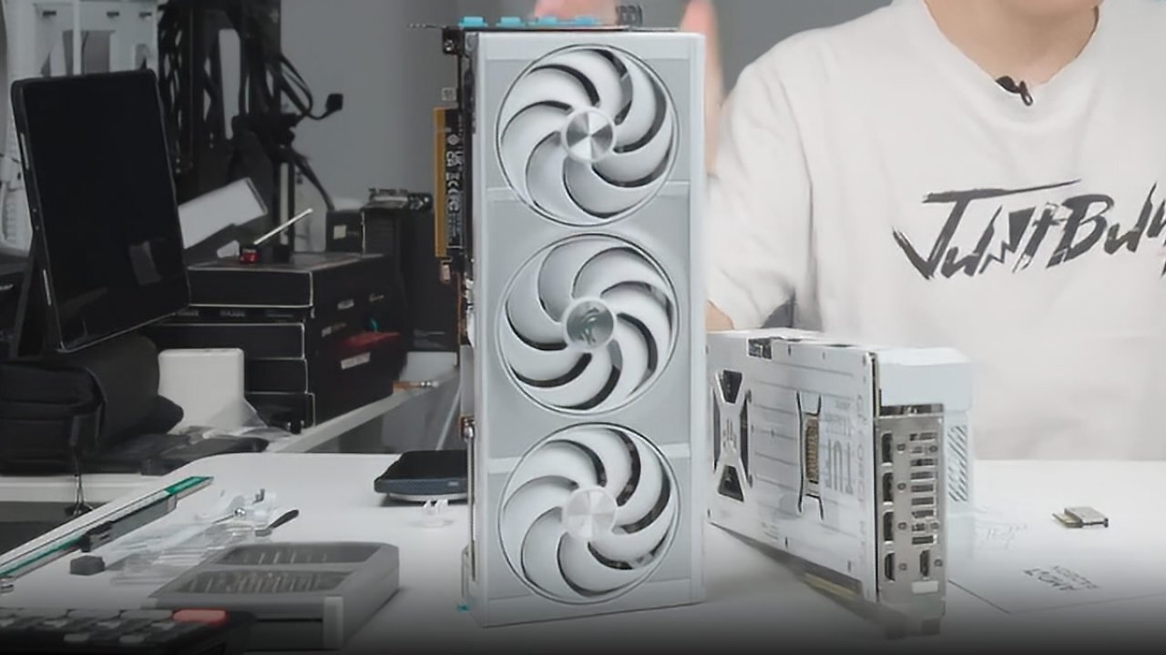 [19/12/2025] Sapphire Nitro+ Radeon RX 9070 XT White PhantomLink (1) (3)