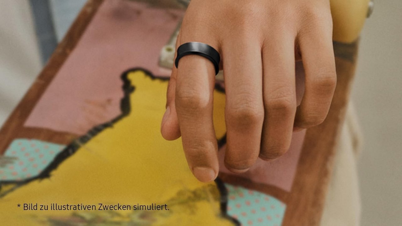 Eine Hand vor einem Skateboard, die einen Smart Ring trägt