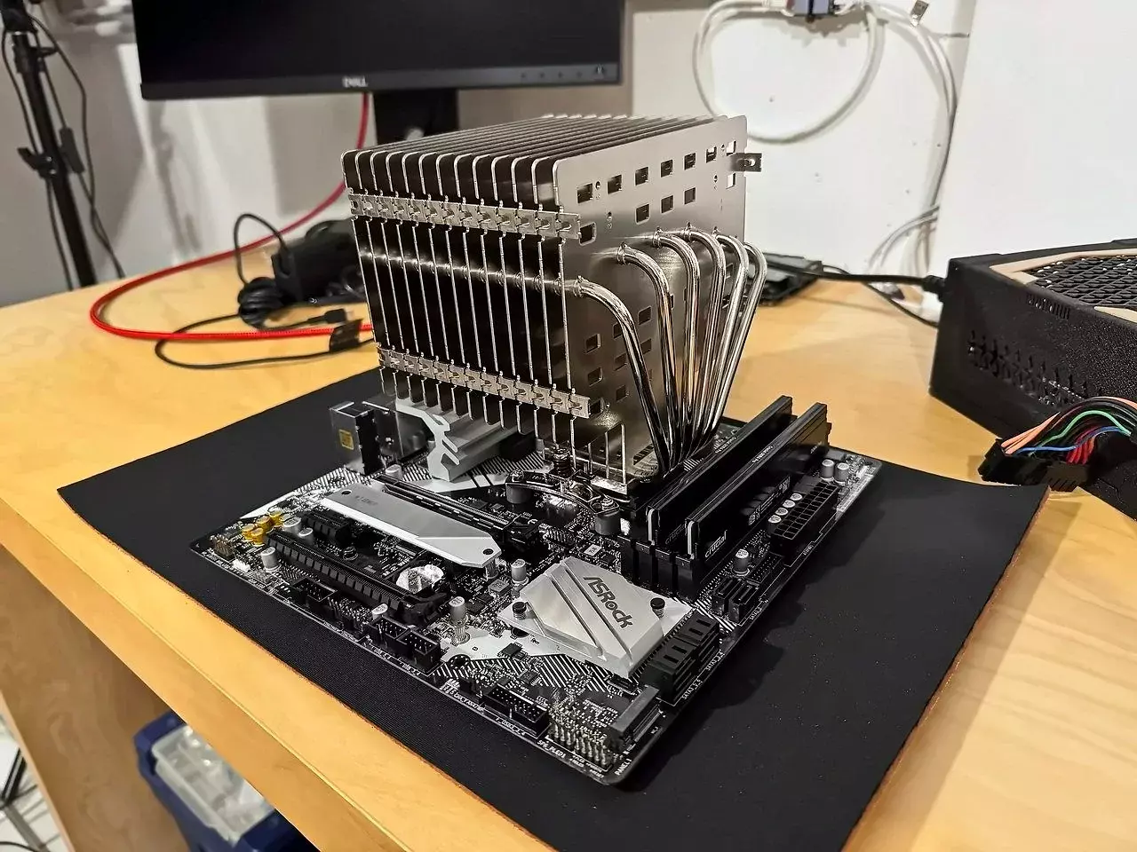 [30/01/2026] MDJ: Noctua NH-P1 Passiv-Build.Mainboard: ASRock B550M Pro4&nbsp;CPU: AMD Ryzen 7 5700G, 8C/16T&nbsp;CPU-Kühler: Noctua NH-P1&nbsp;Graphit-Pad anstatt Wärmeleitpaste: Innovation Cooling Graphite Wärmeleitpad 40x40mm&nbsp;RAM: Crucial Pro UDIMM 32GB Kit, DDR4-3200, CL22-22-22&nbsp;Netzteil: Seasonic Focus Plus Gold 550W ATX 2.4&nbsp;Gehäuse: ASUS Prime AP201 Tempered Glass, schwarz&nbsp; (1)