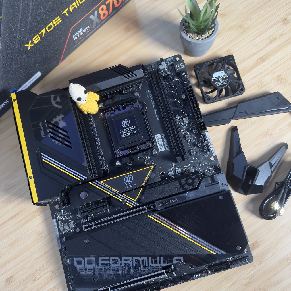 [08/01/2026] Schon lange in der Redaktion, seit kurzem in den Läden, jetzt im Aufmacher und bald auch im Test: Asrock X870E Taichi OCF