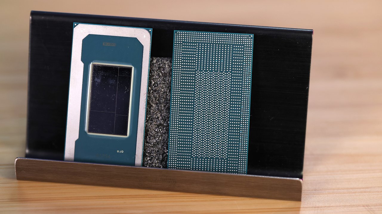 [26/01/2026] Intel Panther Lake: Core Ultra 300 Package Die Shot incl. Backside