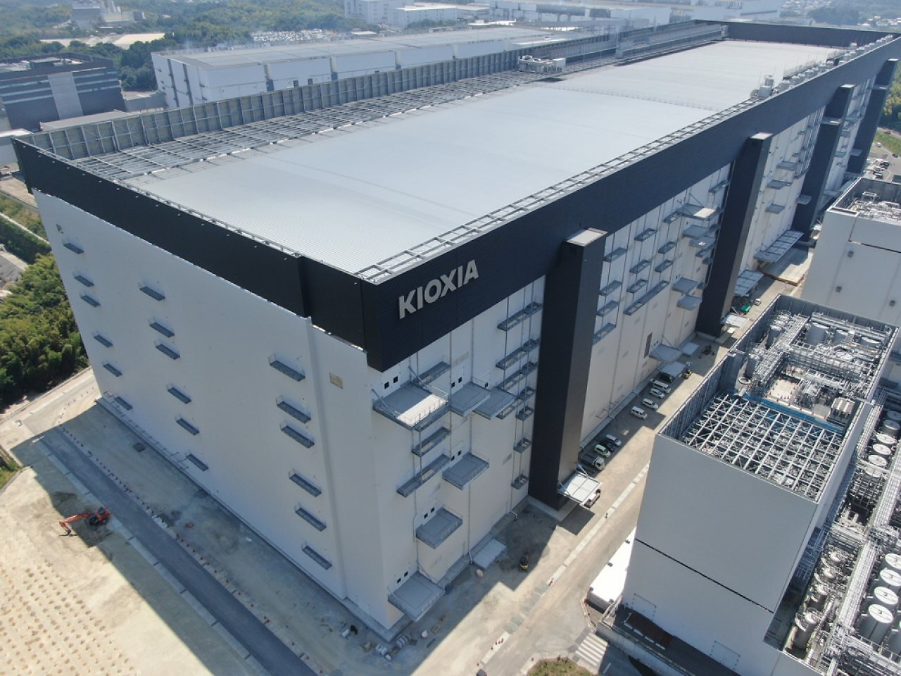 [21/01/2026] Kioxia meldet, dass die NAND-Flash-Produktionskapazität für 2026 bereits komplett verkauft ist. Das bestätigt Engpässe und könnte SSD-Preise und Lieferzeiten belasten.