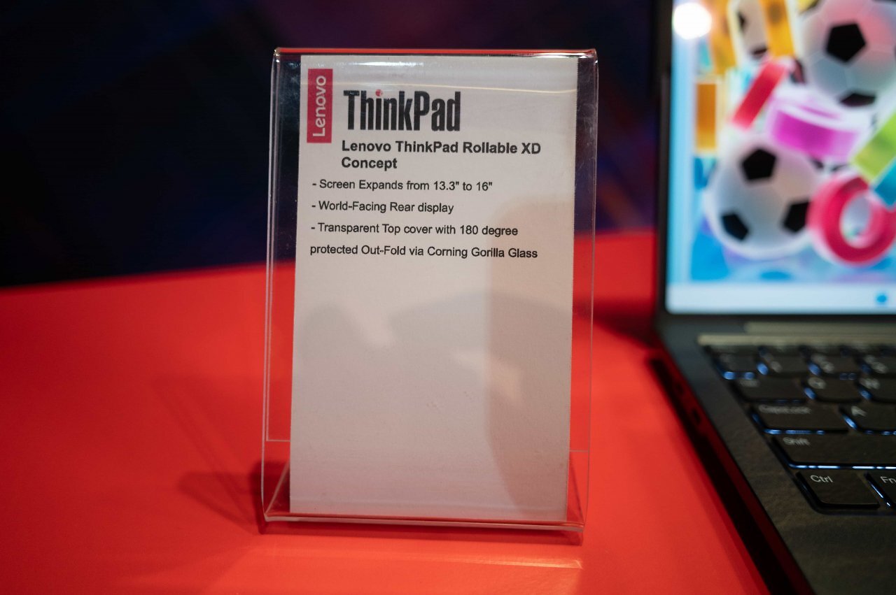 [07/01/2026] Das Thinkpad Rollable XD Concept wird auf der CES 2026 als Konzeptgerät mit ausrollbarem Display präsentiert.