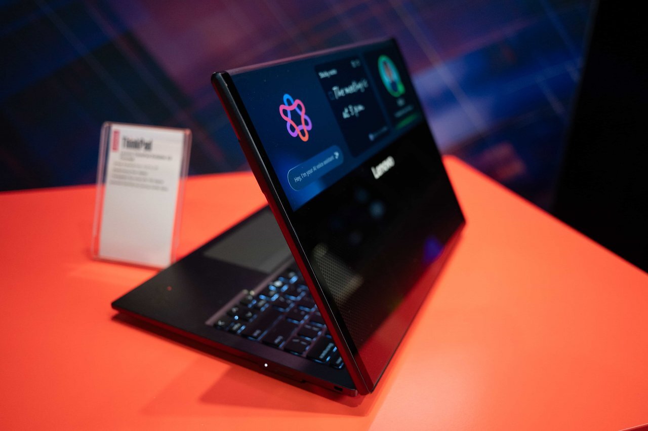 [07/01/2026] Eine Kombination aus klassischem Thinkpad-Formfaktor mit einem ausrollbaren Display für variable Bildschirmgrößen.&nbsp;