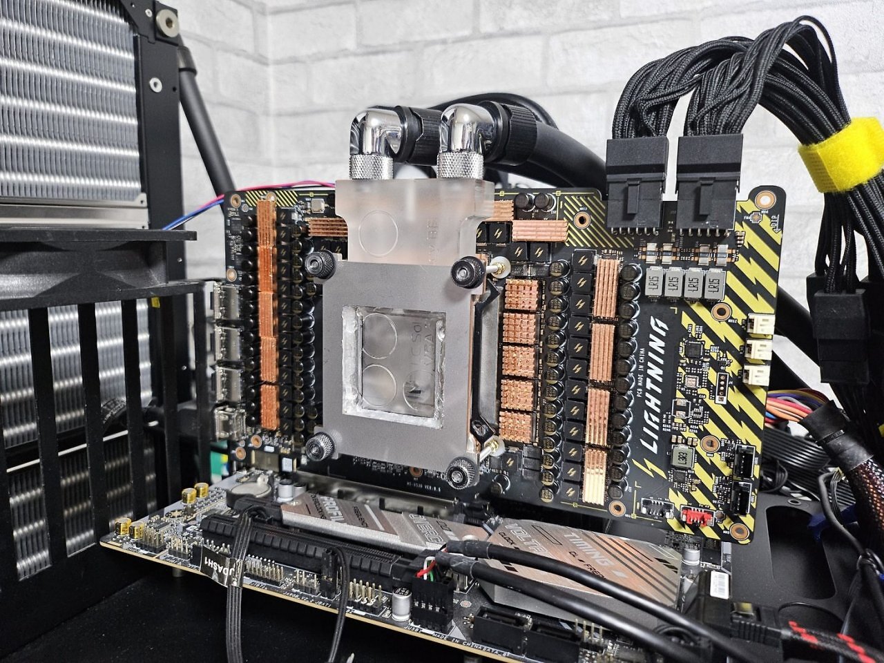 [06/01/2026] Geforce RTX 5090: MSI-Grafikkarte mit 3,74 GHz und 2.500 Watt Power-Limit gesichte