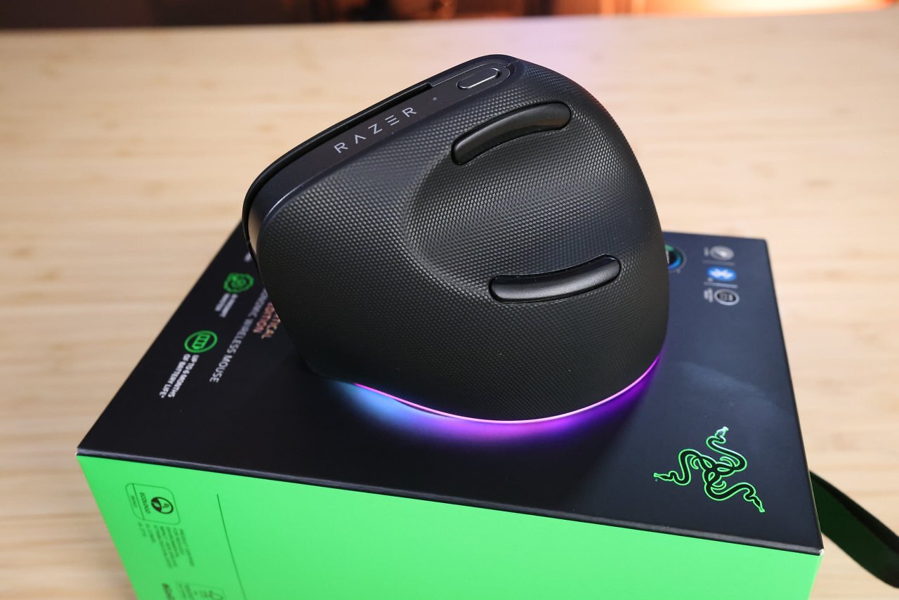 [27/01/2026] Das Gehäuse der Razer Pro Click V2 Vertical Edition verfügt über einen Winkel von 71,7 Grad, der die natürliche Haltung Ihrer Hand nachempfindet. Das macht sie besonders ergonomisch.