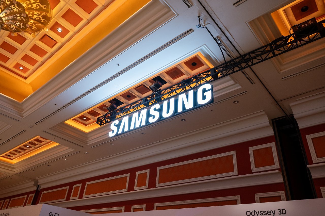 Samsung Logo an der Decke