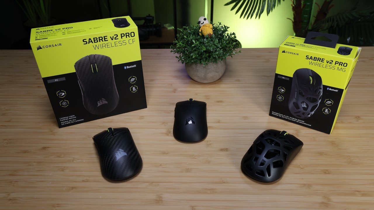 [20/02/2026] Sowohl die Corsair Sabre V2 Pro MG als auch die Sabre V2 Pro CF sind mit einer Bluetooth-Unterstützung und einer dpi-Taste an der Unterseite ausgestattet. Die fehlt bei der nur 35 g leichten Corsair Sabre V2 Pro.