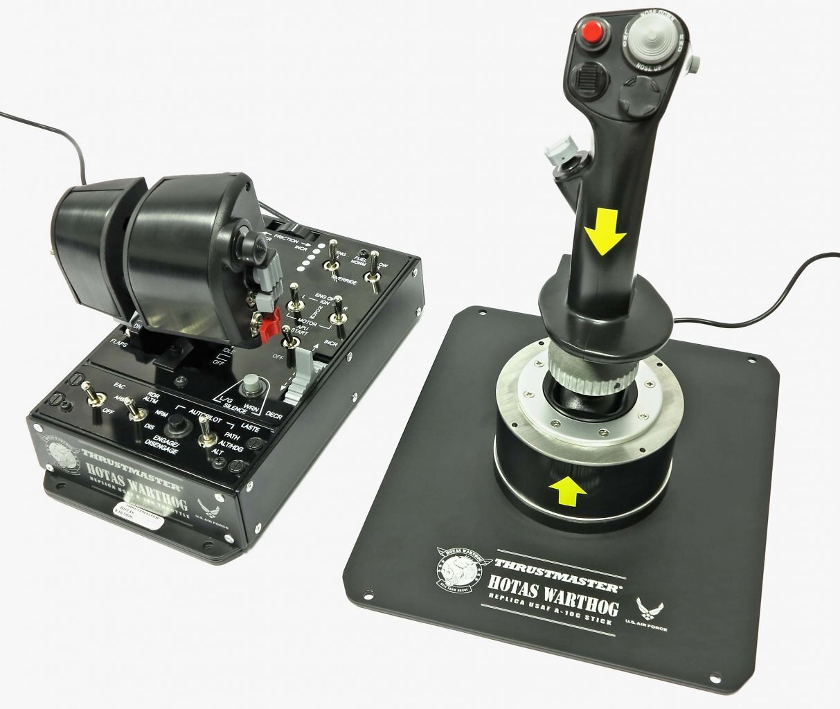[13/02/2026] Der Thrustmaster HOTAS Warthog ist edel, robust und 8,3 Kilogramm schwer. Er wirkt authentisch und ist mit sehr vielen Zusatztasten sowie Vier- oder Acht-Wege-Schaltern ausgestattet.