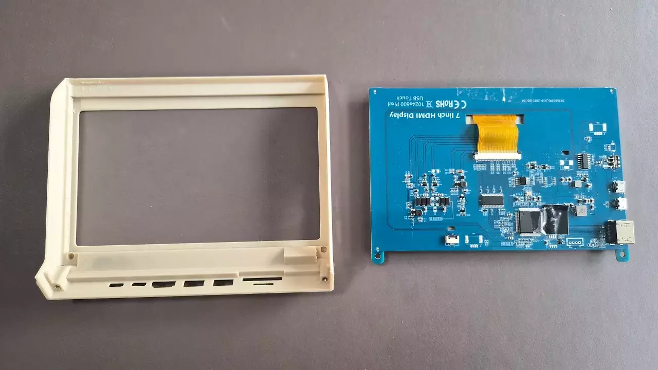 [09/03/2026] Der PC läuft auf einem Mini-Mac-Mainboard.